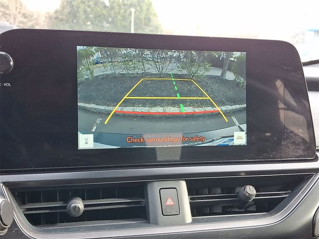 Thumbnail: 2023 Lexus UX - 15