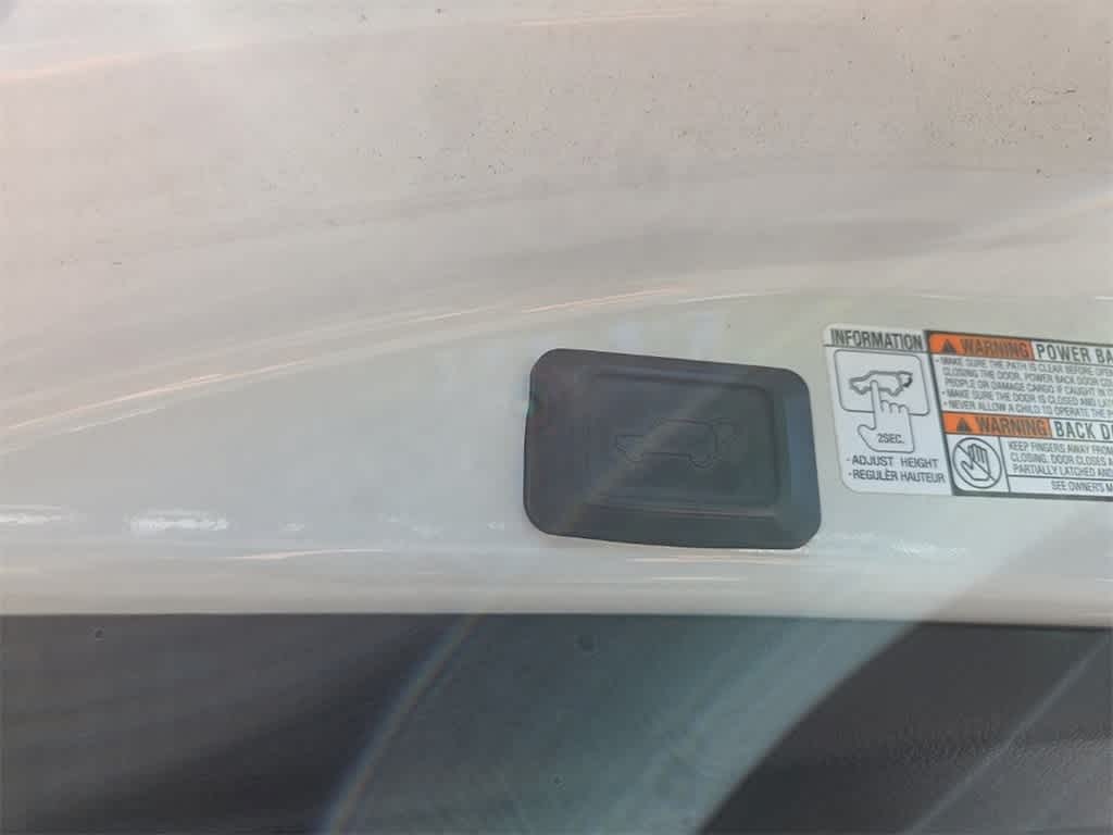 Thumbnail: 2015 Toyota RAV4 - 11
