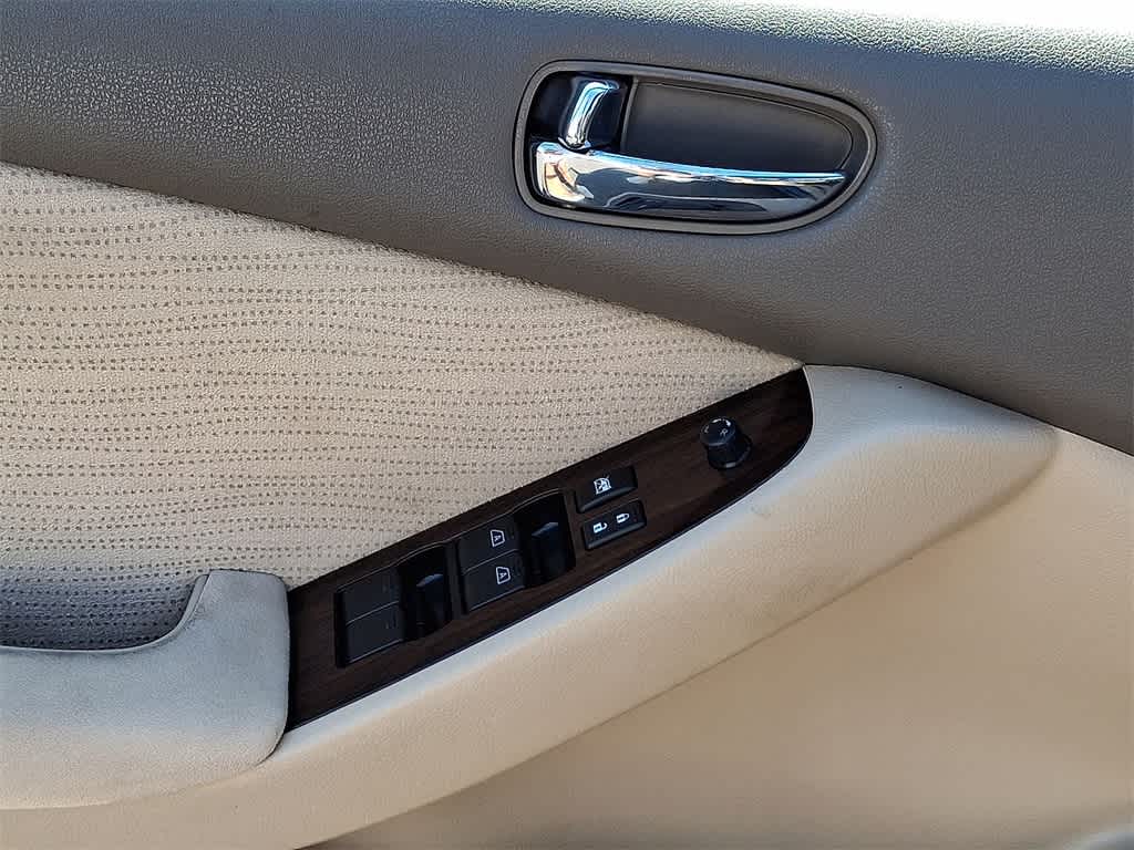 Thumbnail: 2011 Nissan Altima - 10