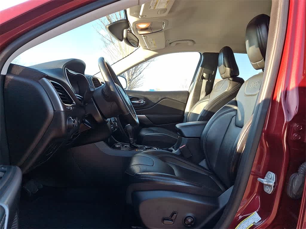 Thumbnail: 2019 Jeep Cherokee - 11