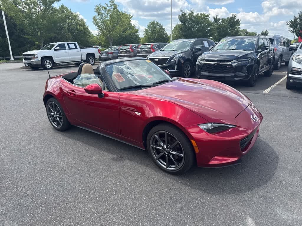 Thumbnail: 2019 Mazda MX-5 Miata - 3