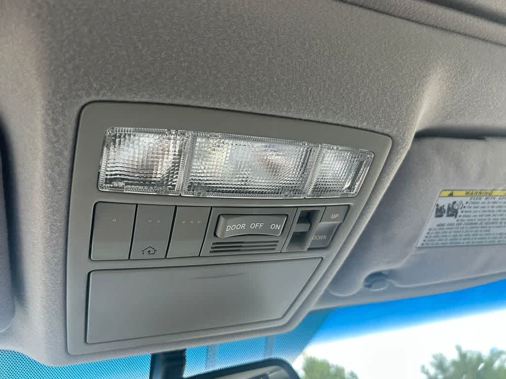 Thumbnail: 2010 Toyota Camry - 20