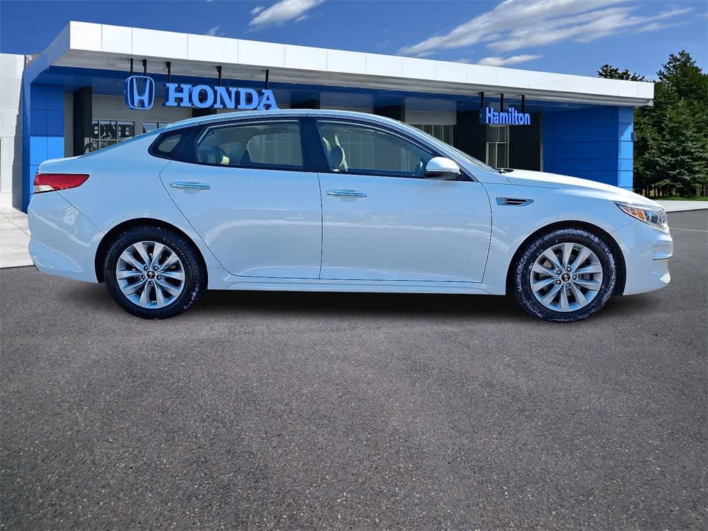 Thumbnail: 2017 Kia Optima - 25