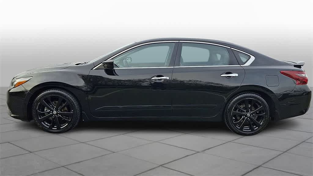 Thumbnail: 2018 Nissan Altima - 5