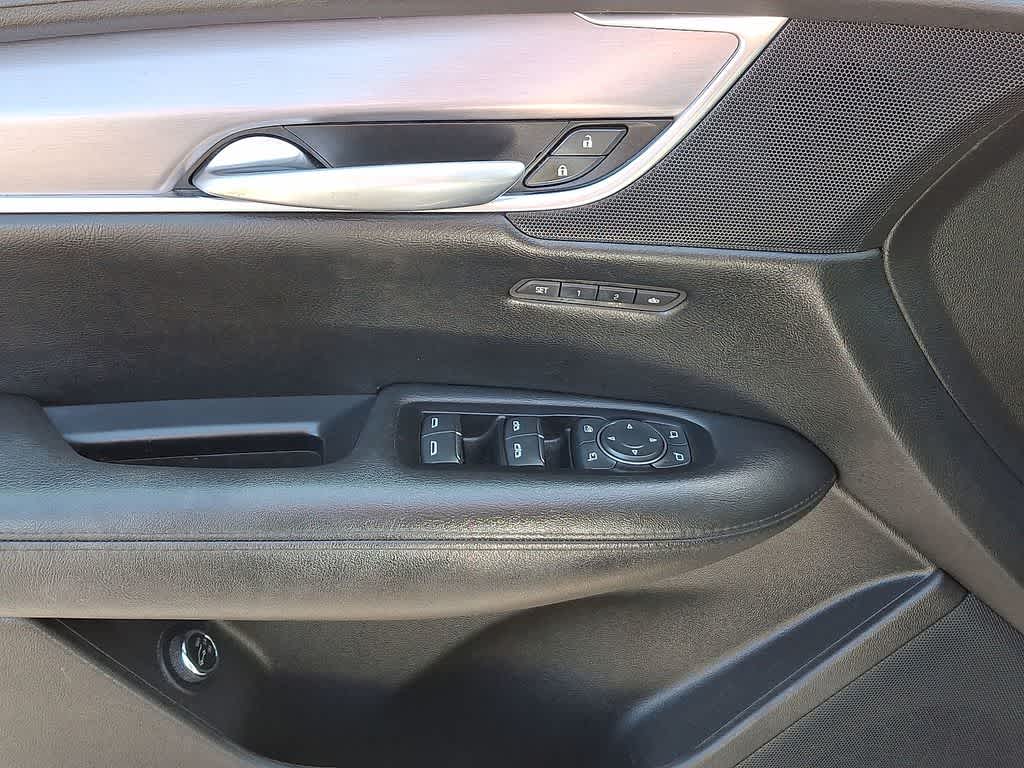 Thumbnail: 2017 Cadillac XT5 - 10