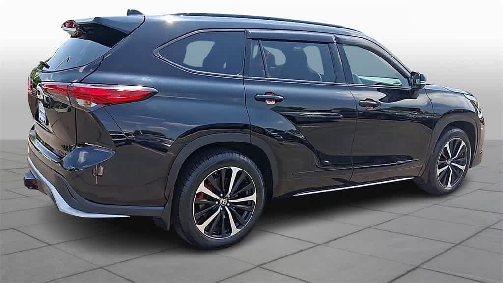 Thumbnail: 2021 Toyota Highlander - 8