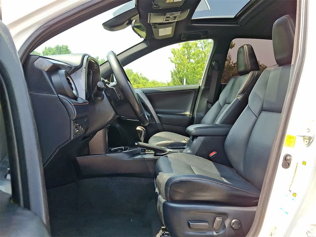 Thumbnail: 2016 Toyota RAV4 - 11