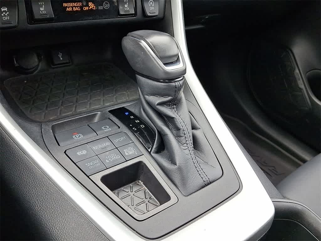 Thumbnail: 2022 Toyota RAV4 - 10