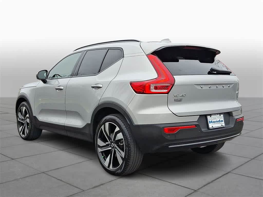 Thumbnail: 2023 Volvo XC40 - 22