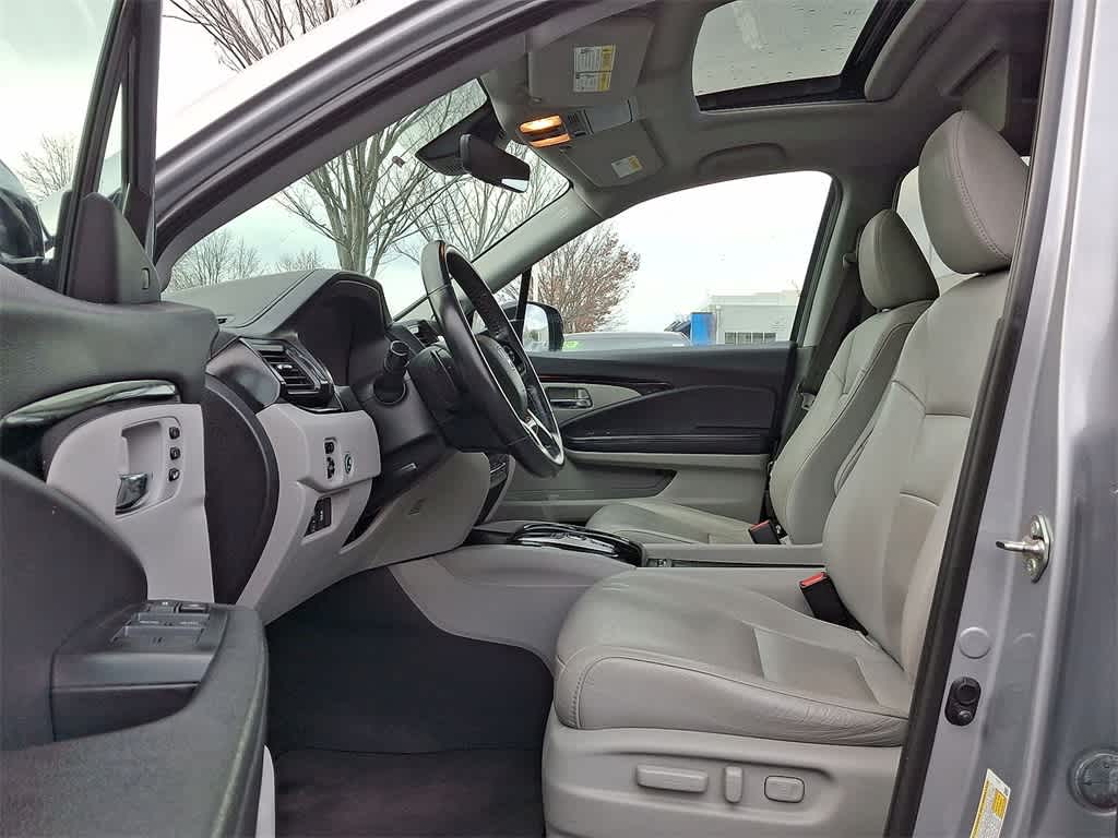 Thumbnail: 2019 Honda Pilot - 11