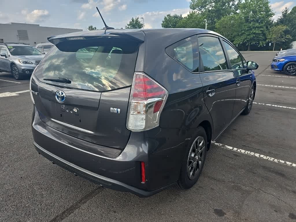 Thumbnail: 2017 Toyota Prius v - 4