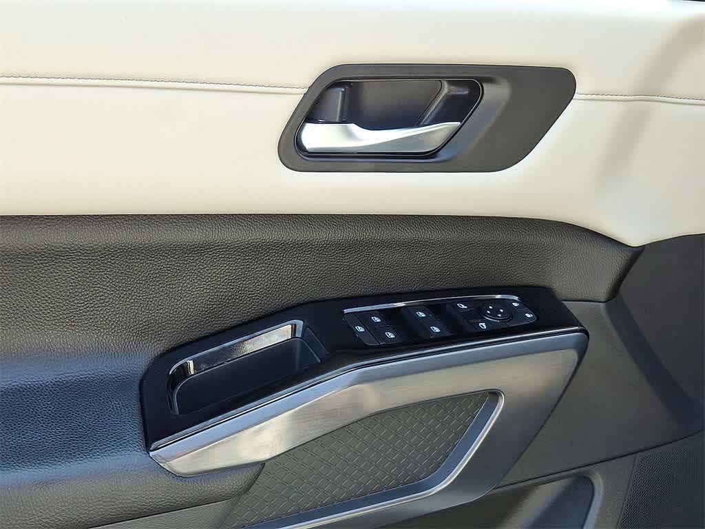 2023 Nissan Pathfinder SL 10