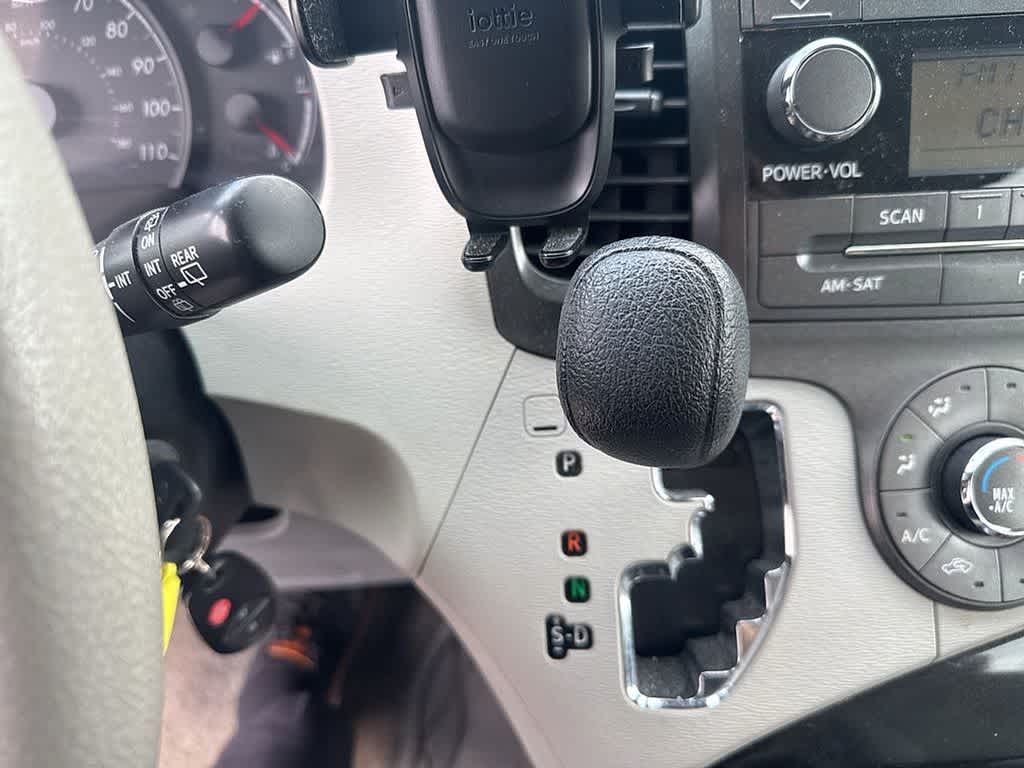 Thumbnail: 2013 Toyota Sienna - 16