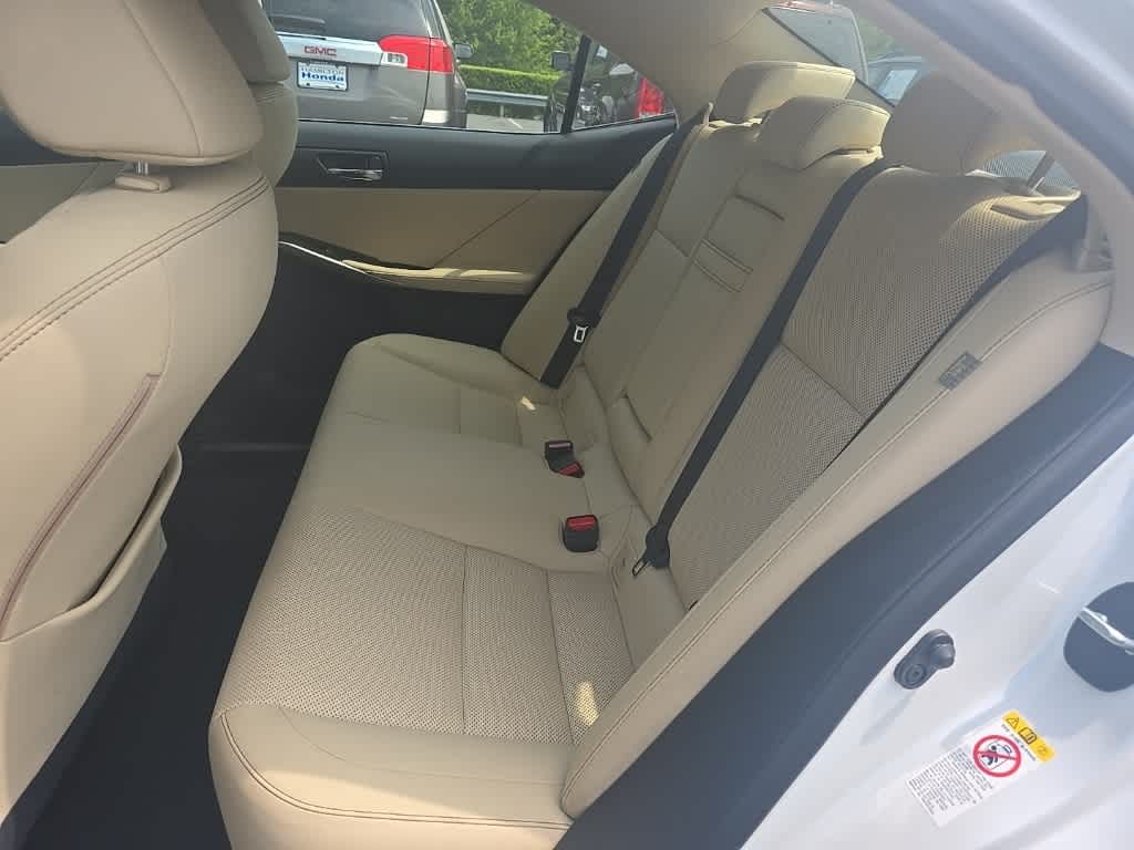 2016 Lexus IS 300 13