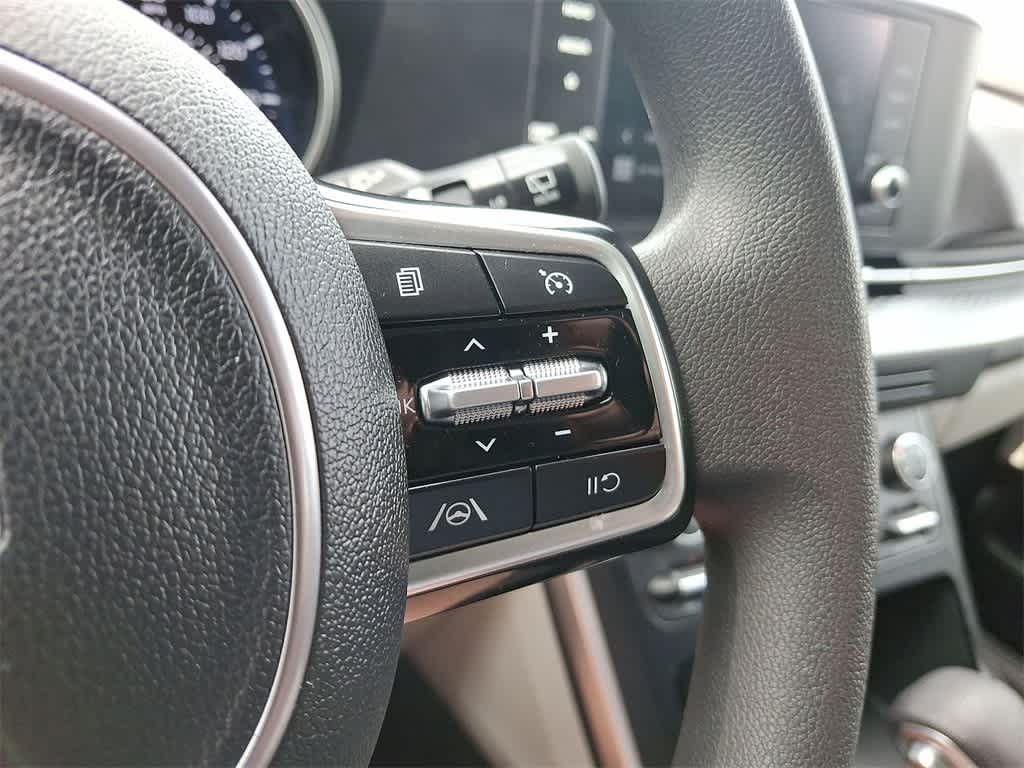 Thumbnail: 2023 Kia Carnival - 18