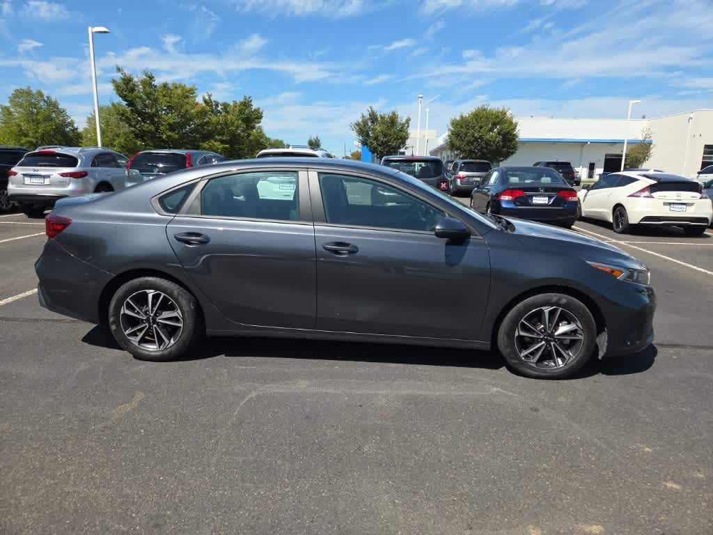 Thumbnail: 2024 Kia Forte - 4