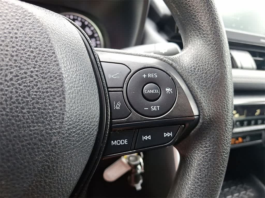2022 Toyota RAV4 LE 18