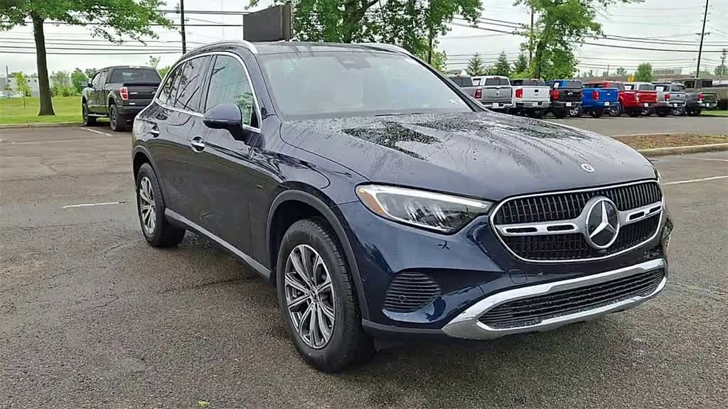 2024 Mercedes-Benz GLC 300 2