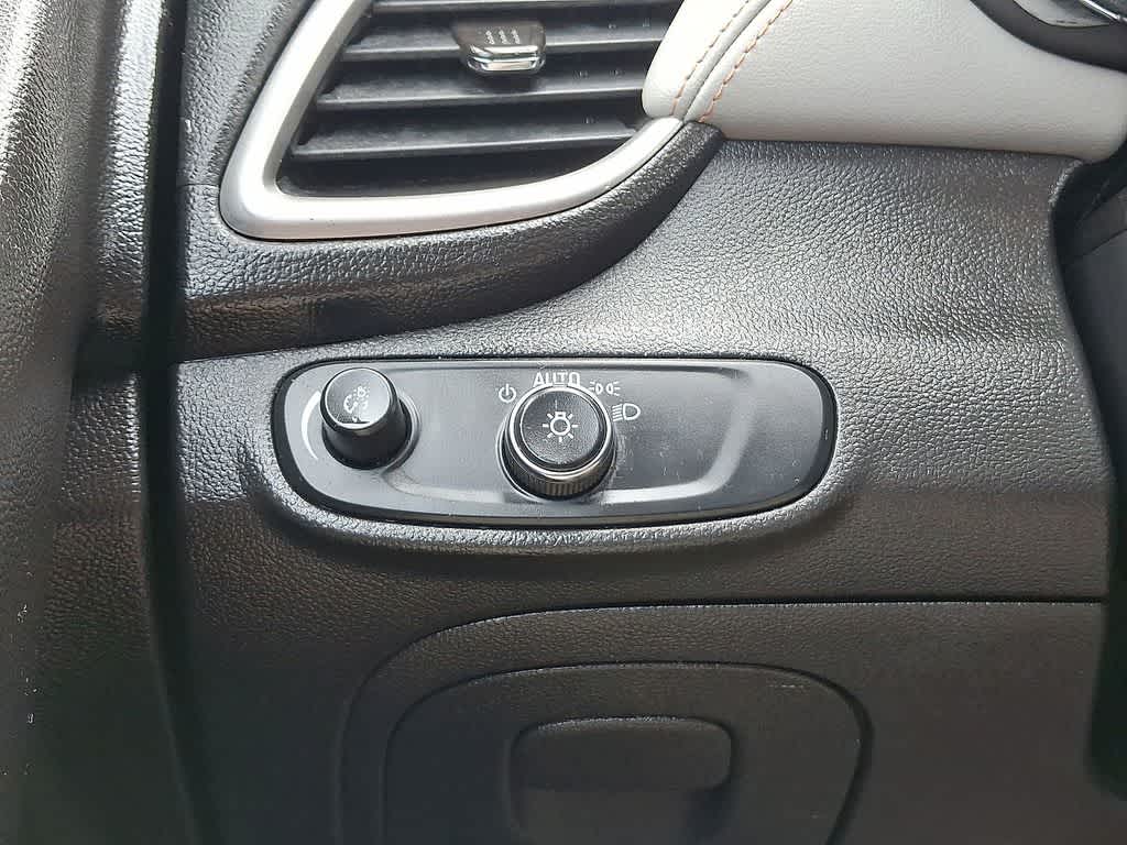 Thumbnail: 2017 Chevrolet Trax - 17