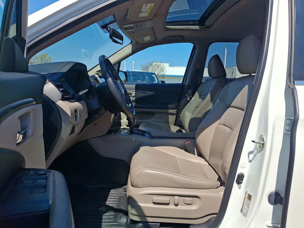 Thumbnail: 2017 Honda Pilot - 11