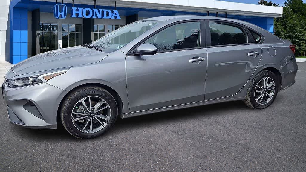 Thumbnail: 2023 Kia Forte - 4