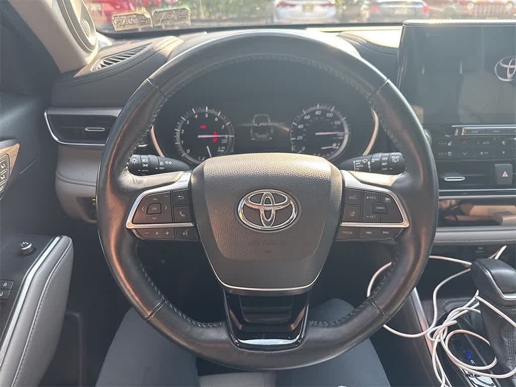 Thumbnail: 2021 Toyota Highlander - 9