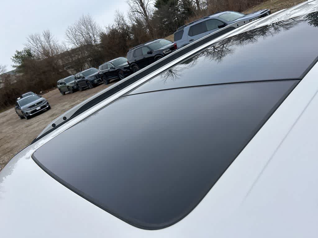 Thumbnail: 2016 Ford Explorer - 15