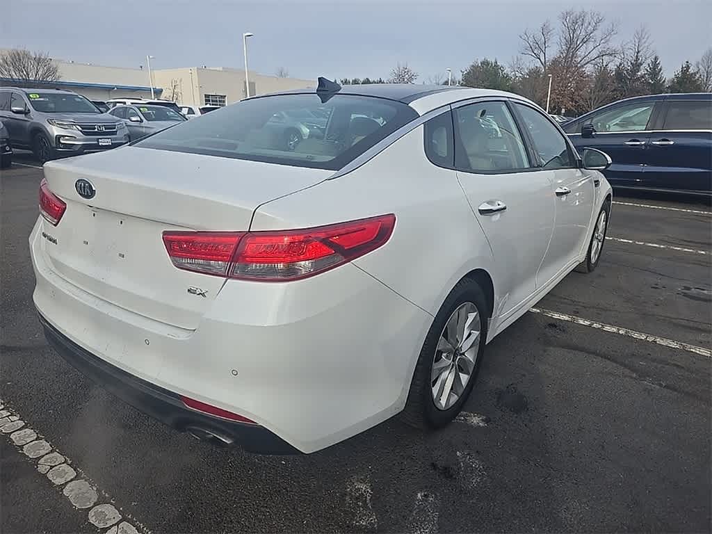 Thumbnail: 2017 Kia Optima - 4