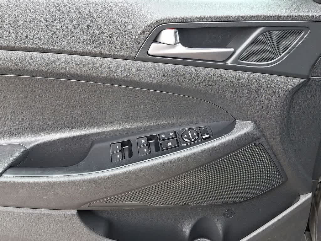 Thumbnail: 2017 Hyundai Tucson - 10