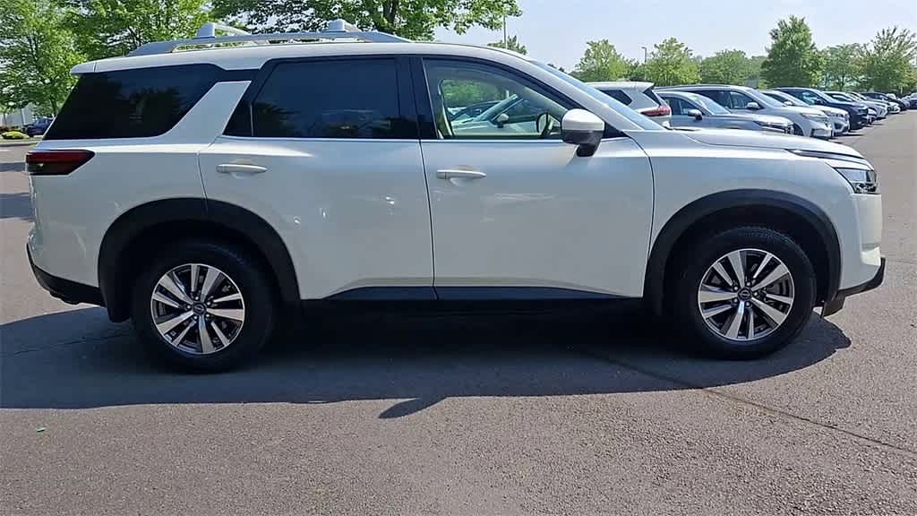 2023 Nissan Pathfinder SL 9