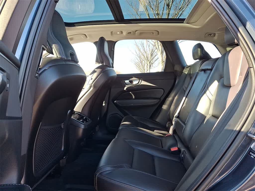 Thumbnail: 2022 Volvo XC60 - 20