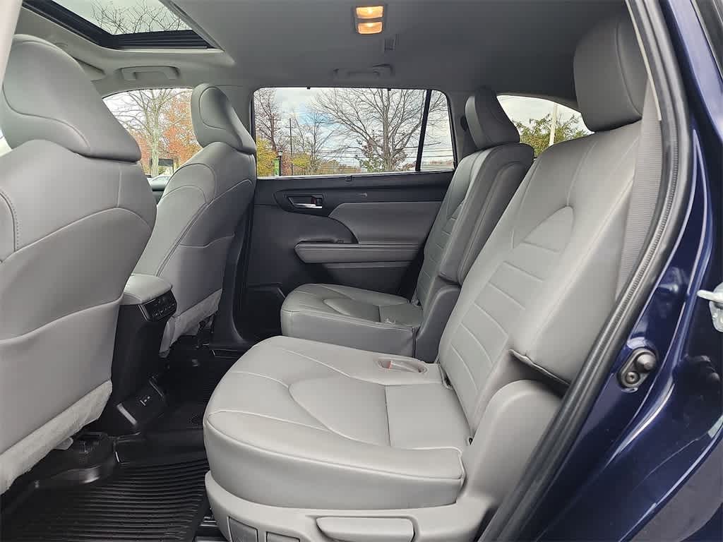 Thumbnail: 2023 Toyota Highlander - 26