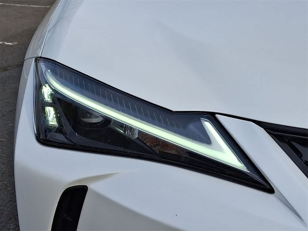 Thumbnail: 2023 Lexus UX - 27