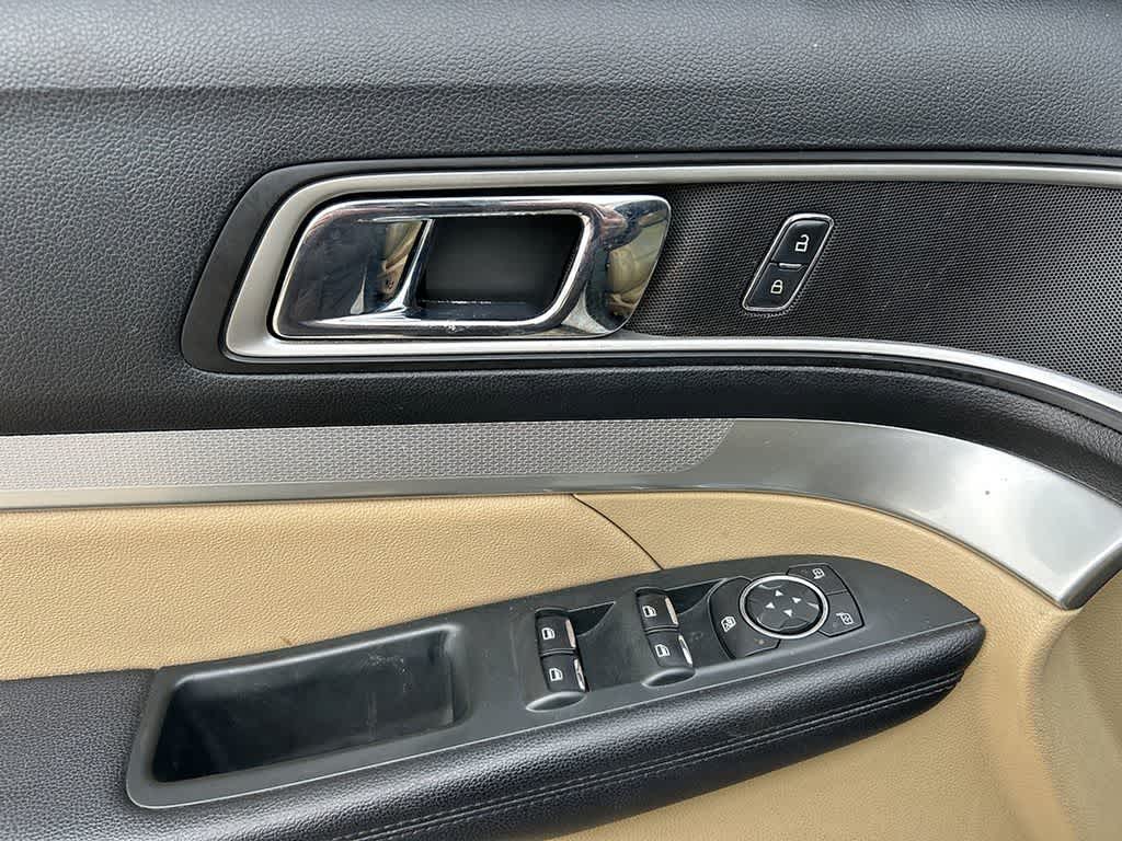 Thumbnail: 2016 Ford Explorer - 16