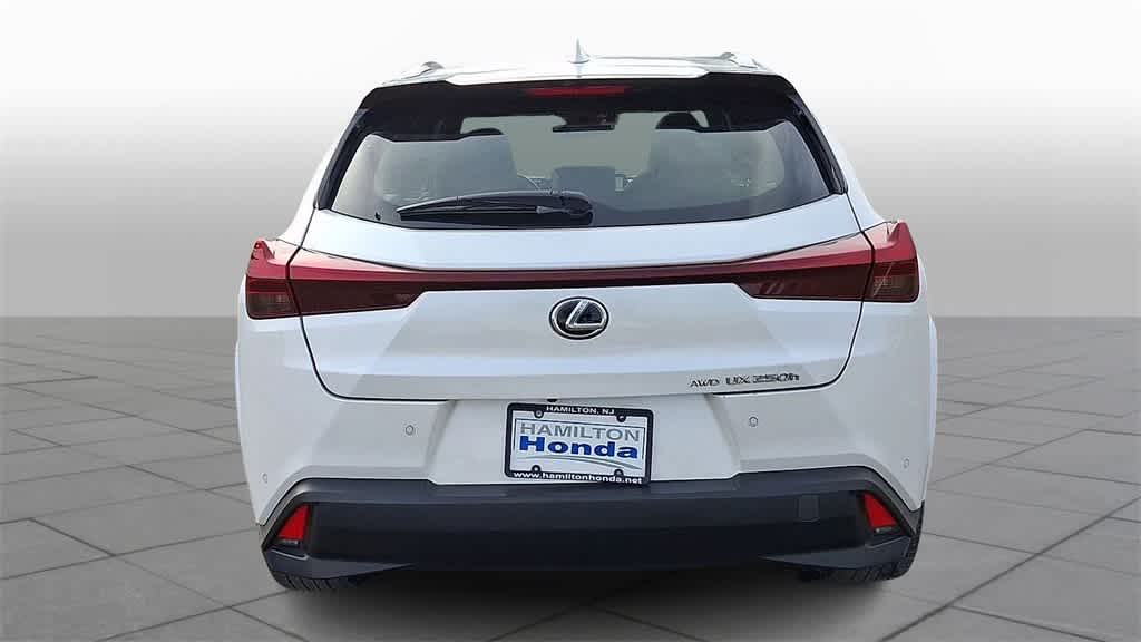 Thumbnail: 2023 Lexus UX - 7
