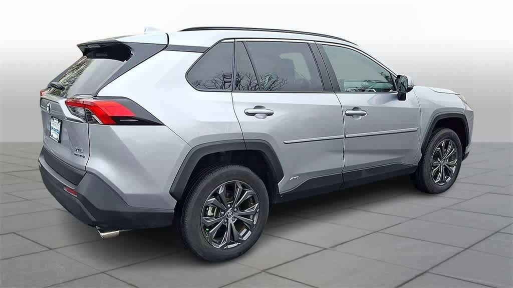 Thumbnail: 2022 Toyota RAV4 - 8