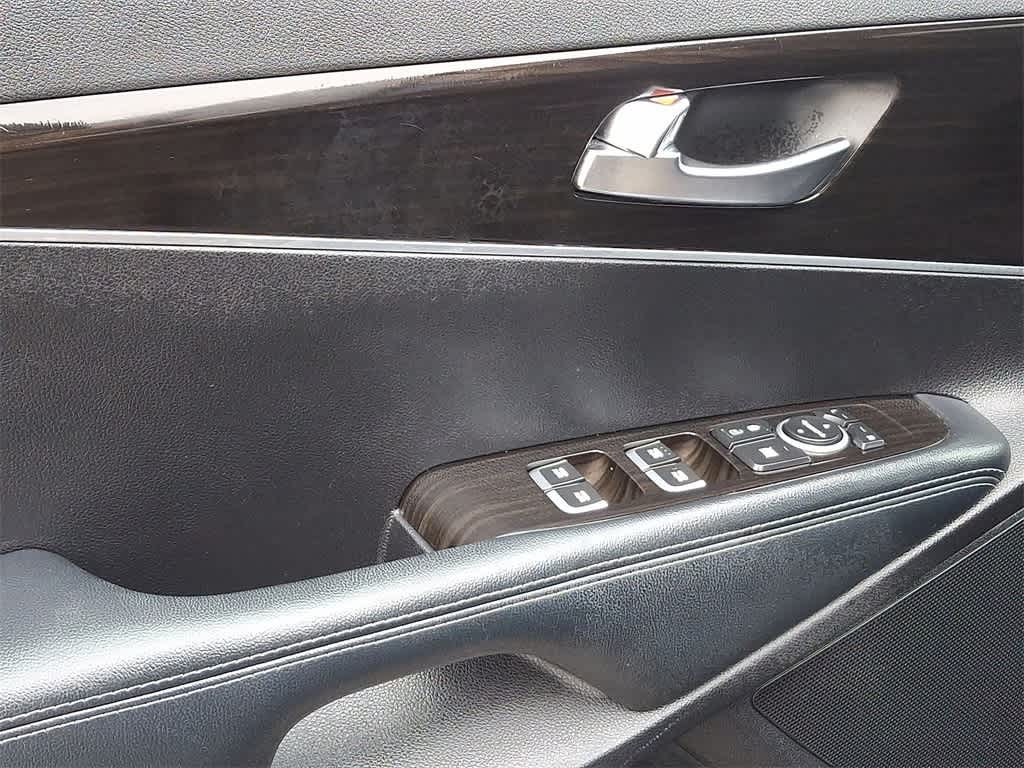 Thumbnail: 2019 Kia Sorento - 10