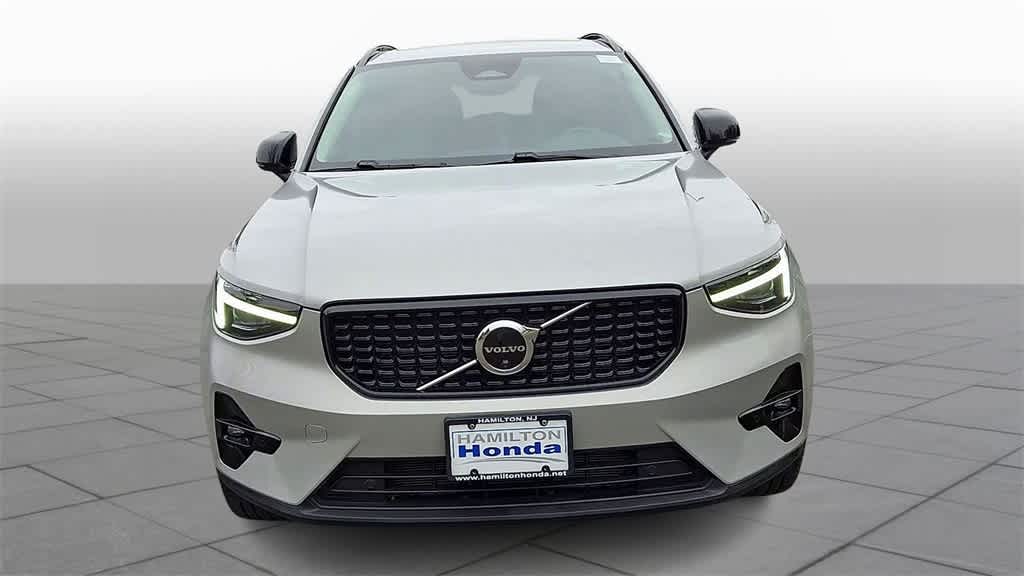 Thumbnail: 2023 Volvo XC40 - 3