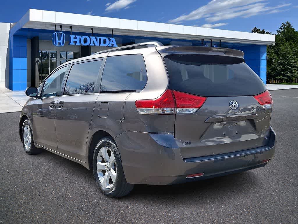 Thumbnail: 2011 Toyota Sienna - 22