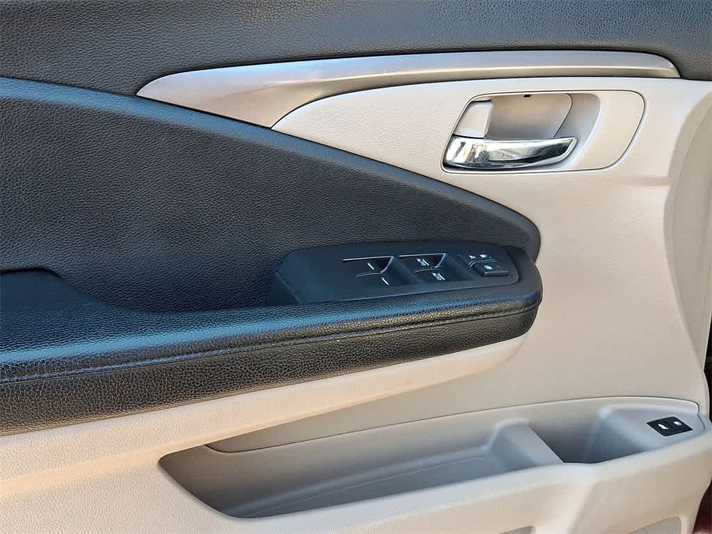 Thumbnail: 2016 Honda Pilot - 10