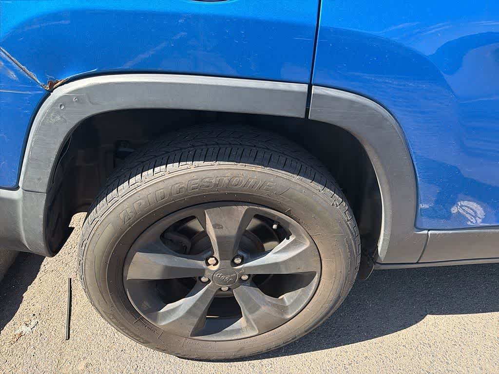 Thumbnail: 2020 Jeep Cherokee - 16