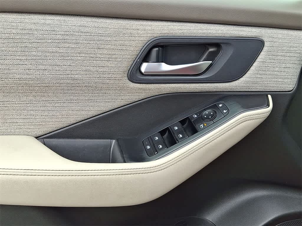 Thumbnail: 2023 Nissan Rogue - 10