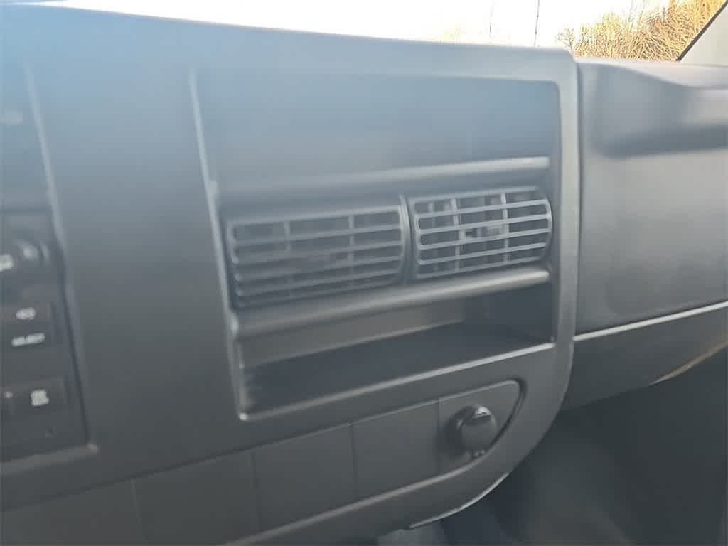 Thumbnail: 2014 Chevrolet Express - 21