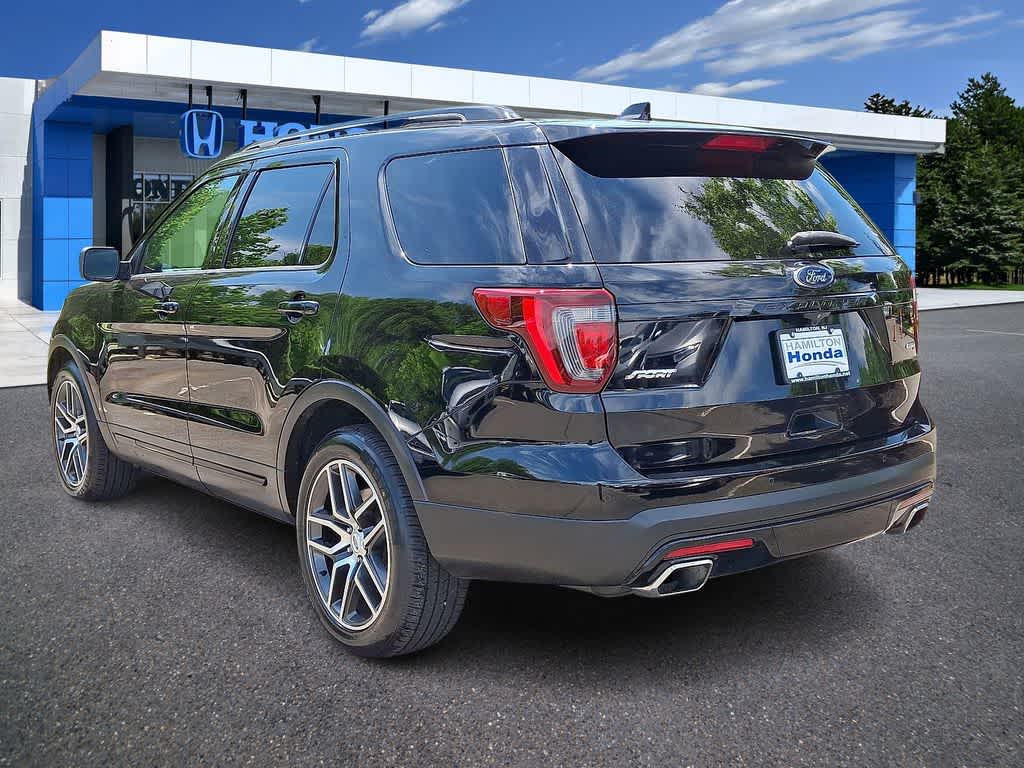 Thumbnail: 2016 Ford Explorer - 14