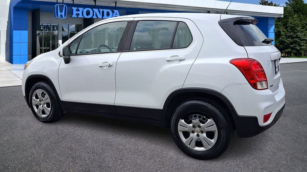 Thumbnail: 2017 Chevrolet Trax - 6