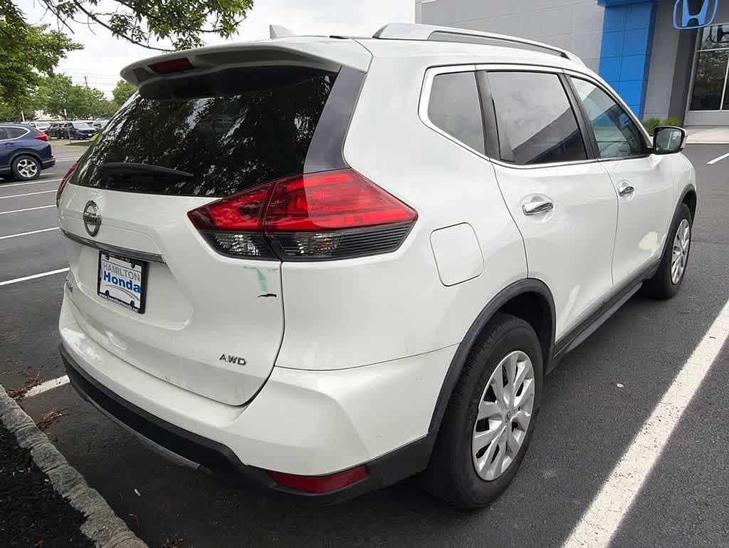 Thumbnail: 2017 Nissan Rogue - 8