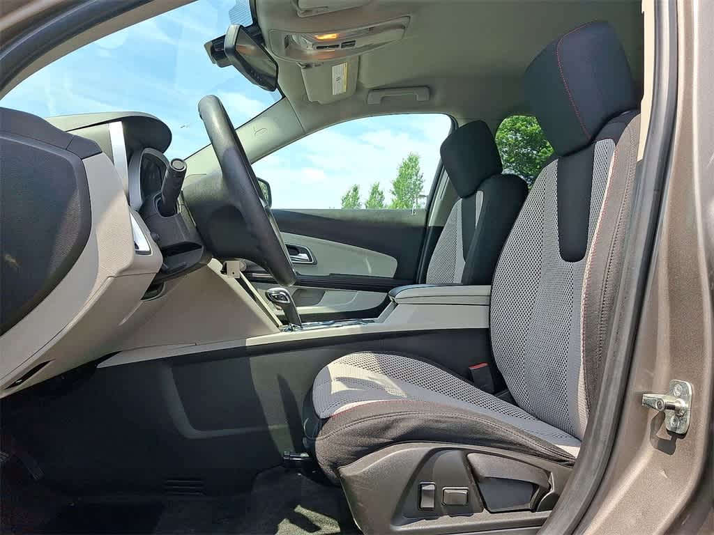 Thumbnail: 2010 Chevrolet Equinox - 11
