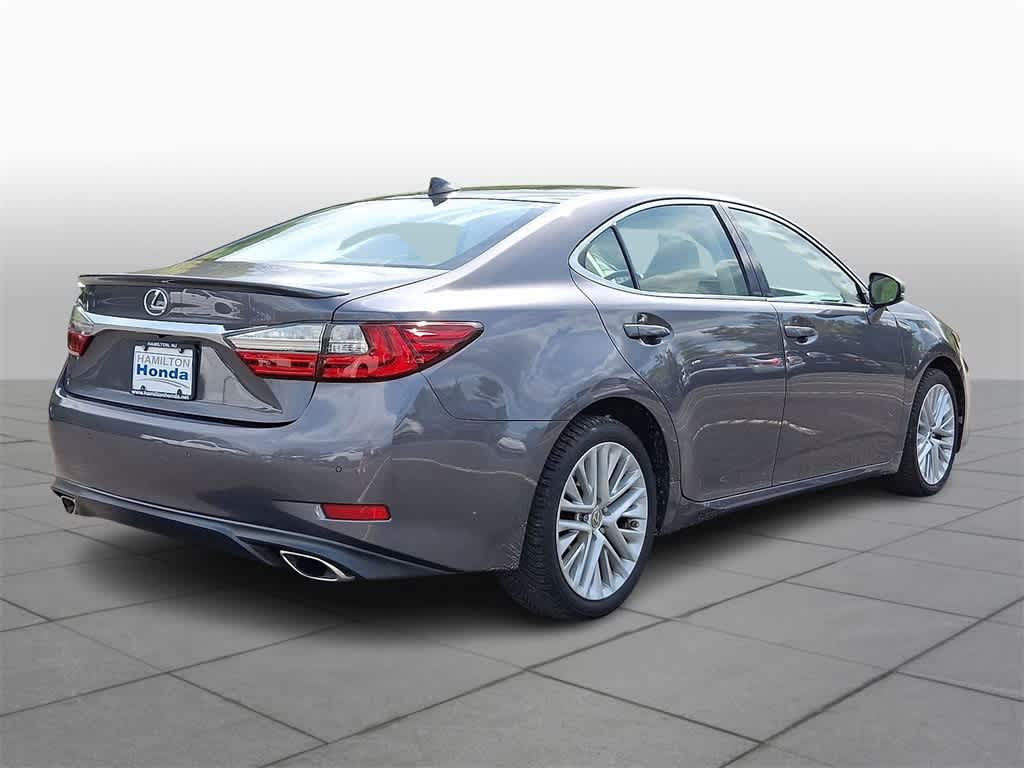 Thumbnail: 2016 Lexus ES - 24