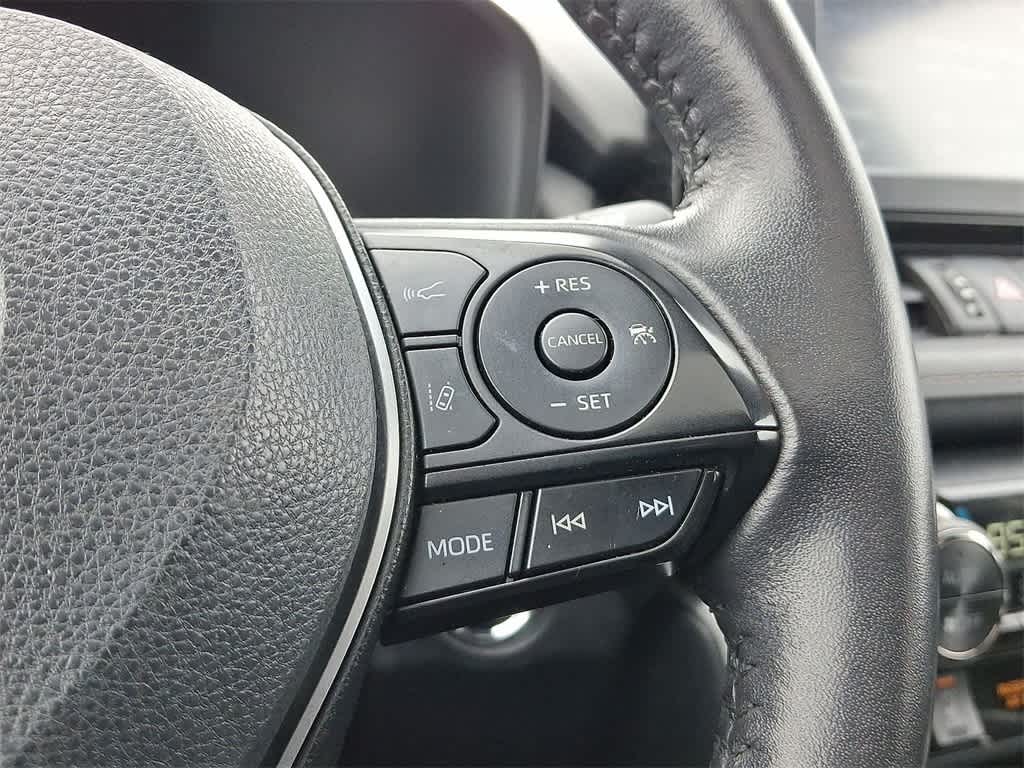 Thumbnail: 2022 Toyota RAV4 - 16