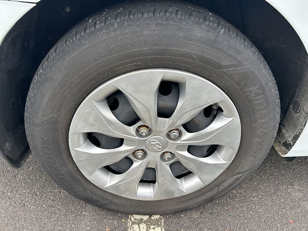 Thumbnail: 2016 Hyundai Accent - 10